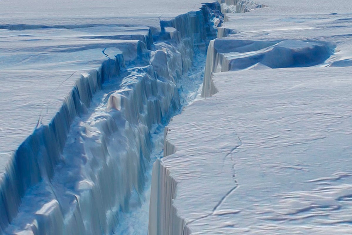 Einer der größten Eisberge der Welt zerbricht nach jahrzehntelangem Treiben aus der Antarktis