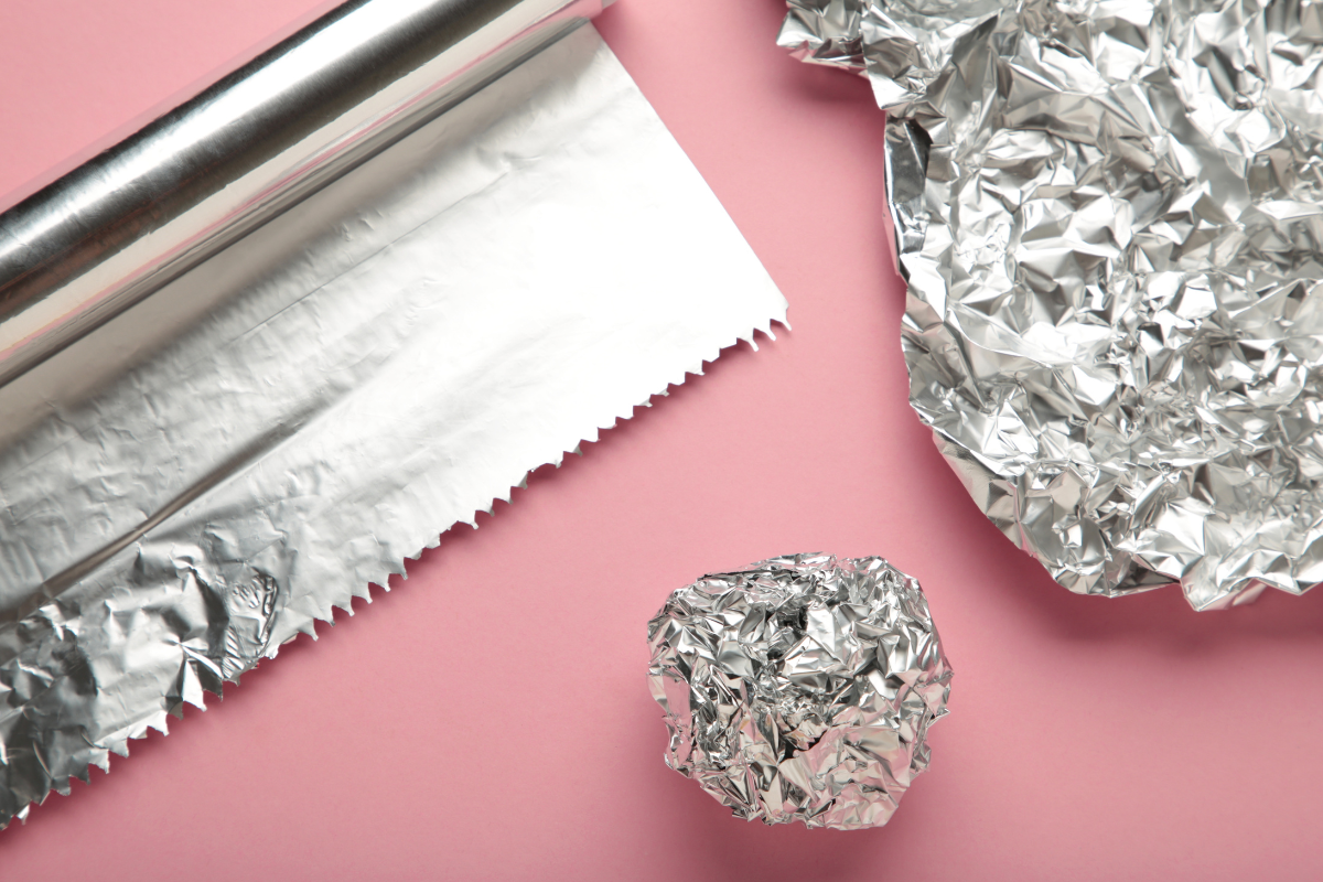 Wozu dient Aluminiumfolie in Blumentöpfen und wie wird sie richtig verwendet?