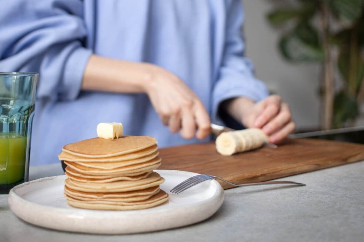 Rezept für fluffige Pfannkuchen zum Schuljahresbeginn mit Banane und ohne Milch!