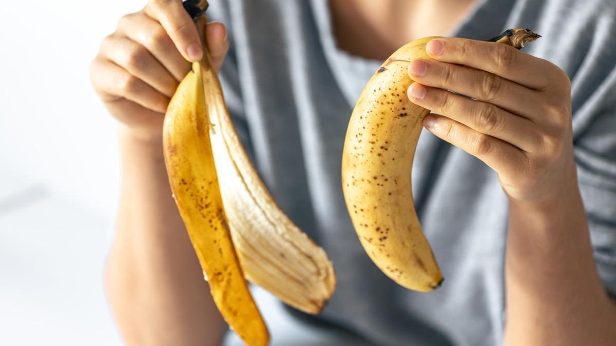 Bananenschalen mit Essig: Warum wird diese Mischung empfohlen und wozu dient sie?