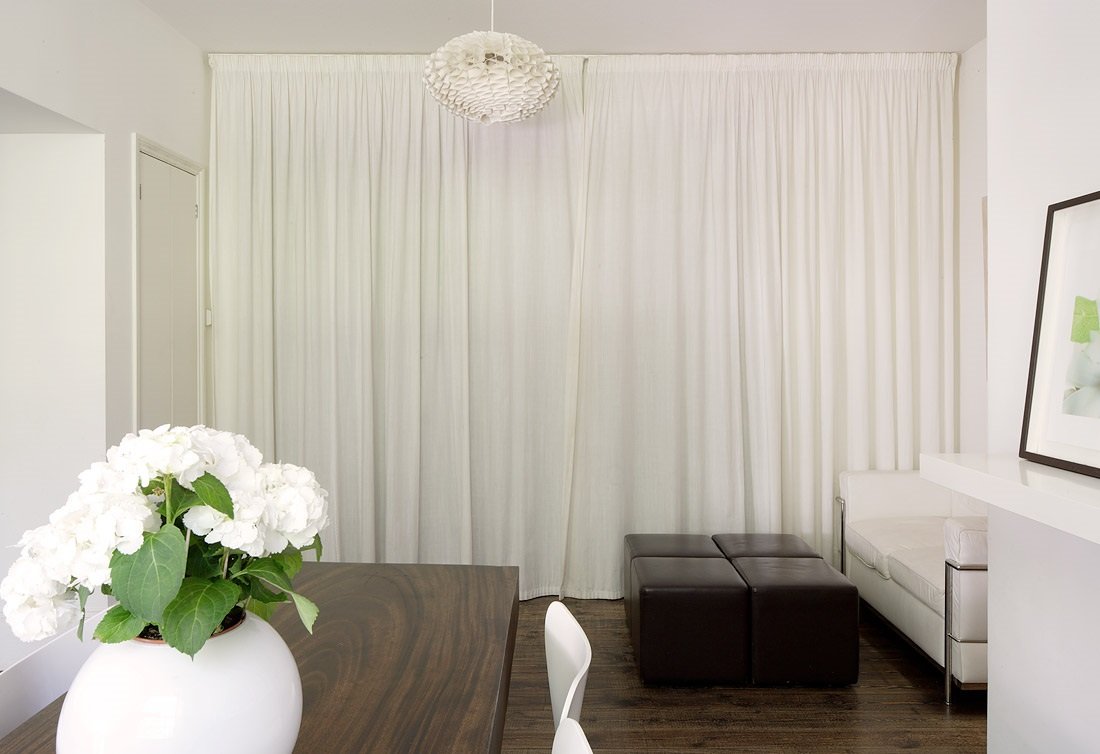 Hausmittel zum Bleichen weißer Vorhänge. Dieser Trick mit einem kohlensäurehaltigen Getränk wird Sie überraschen!