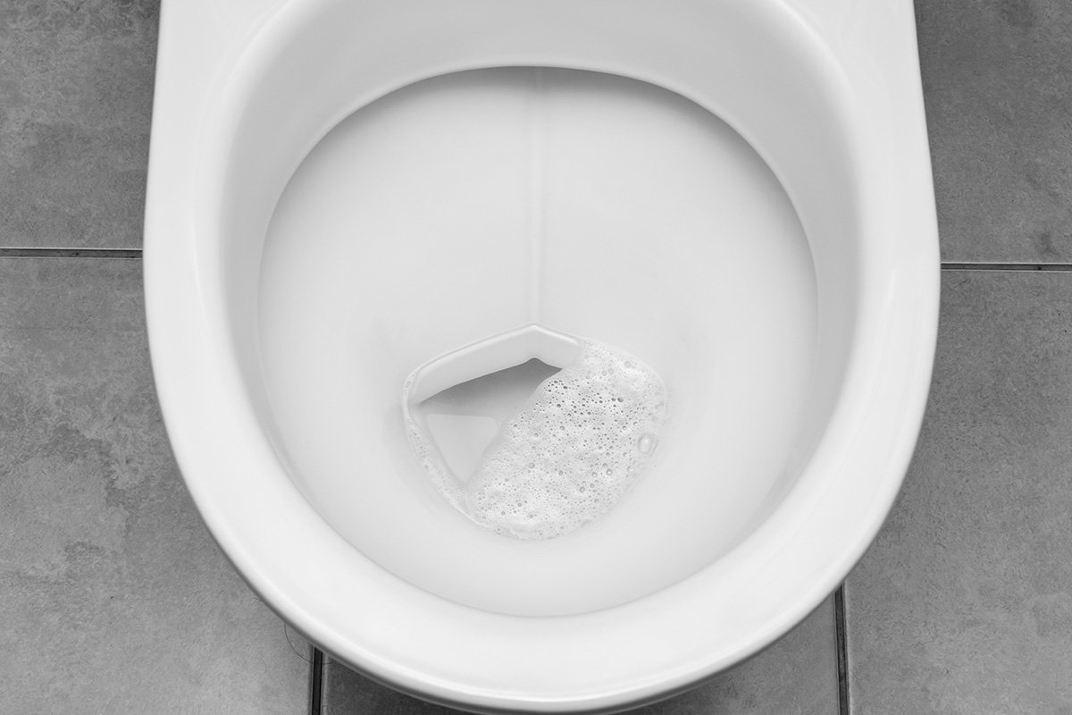 Warum man Salz in die Toilette schütten sollte und wie oft man das machen sollte
