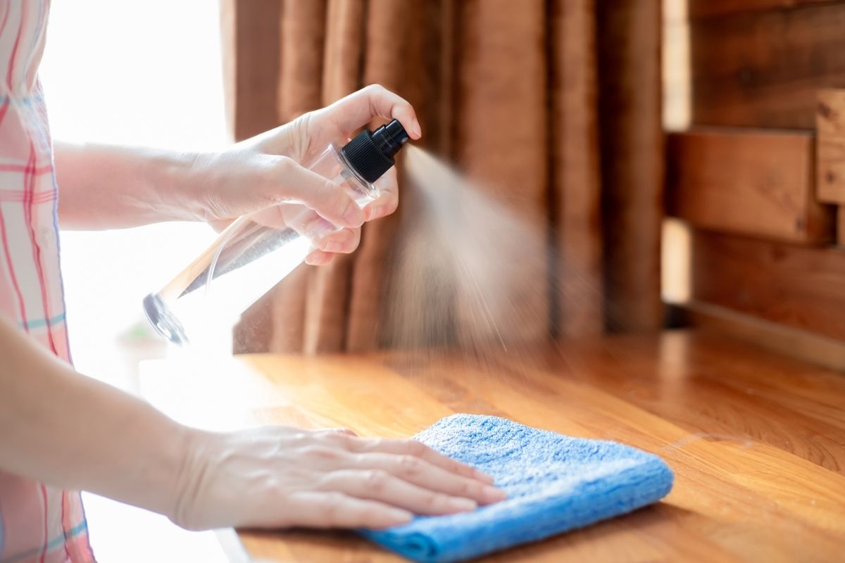 Reinigungsexperten mischen Wasserstoffperoxid mit Reinigungsmittel, und das ist der beste Tipp, den Sie je gelesen haben.
