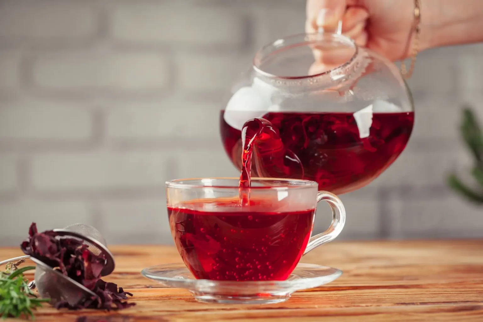 Die Tschechen trinken ihn literweise, heiß und kalt. Er schmeckt besser und ist gesünder als gewöhnlicher Tee, enthält kein Tein