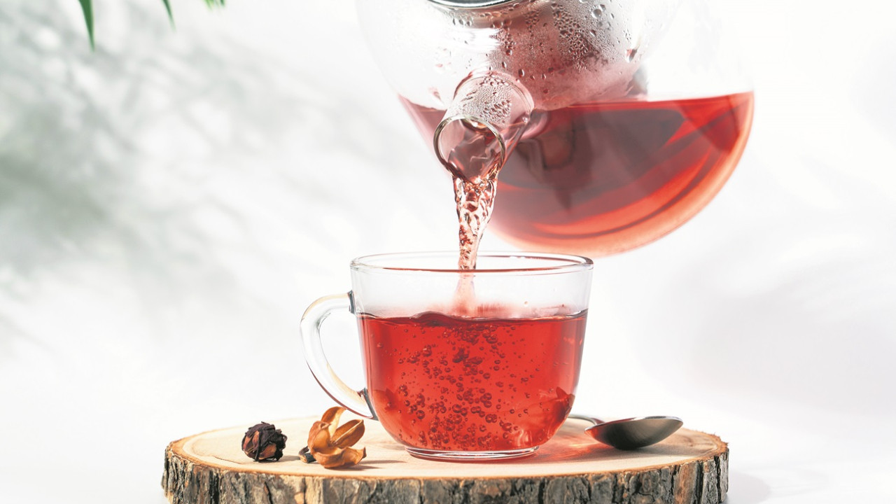 Die Tschechen trinken ihn literweise, heiß und kalt. Er schmeckt besser und ist gesünder als gewöhnlicher Tee, enthält kein Tein