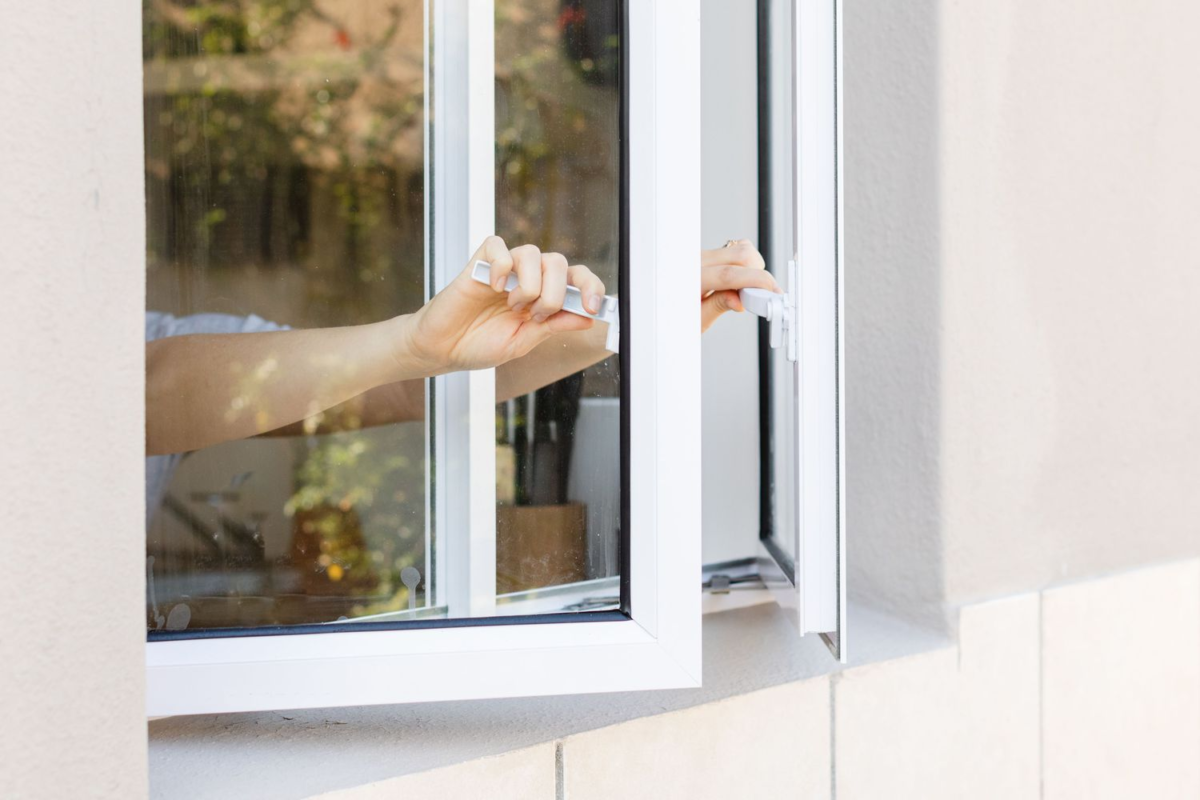 Die Menschen werden aufgefordert, nach dem Duschen das Fenster im Badezimmer nicht zu öffnen, da dies „mehr Schaden als Nutzen“ bringen kann.