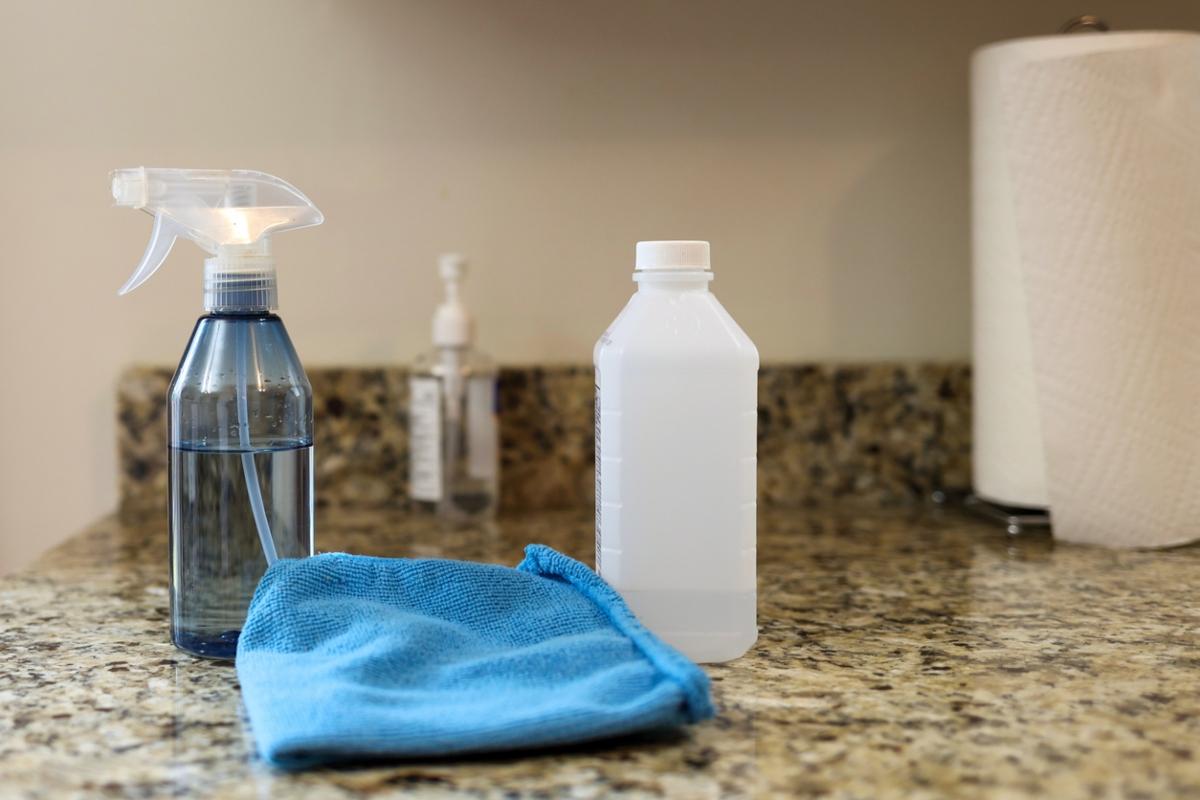 Reinigungsexperten mischen Wasserstoffperoxid mit Reinigungsmittel, und das ist der beste Tipp, den Sie je gelesen haben.